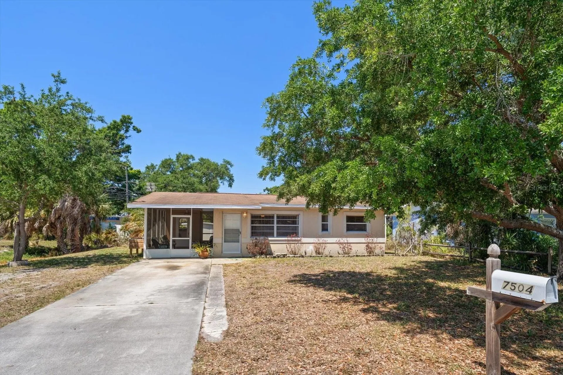 7504 91st Street Seminole FL 33777