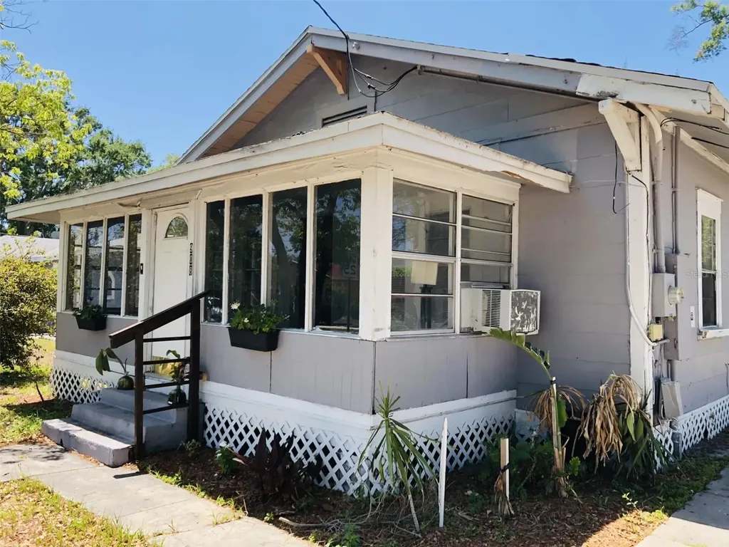 908 Vine Avenue Clearwater FL 33755