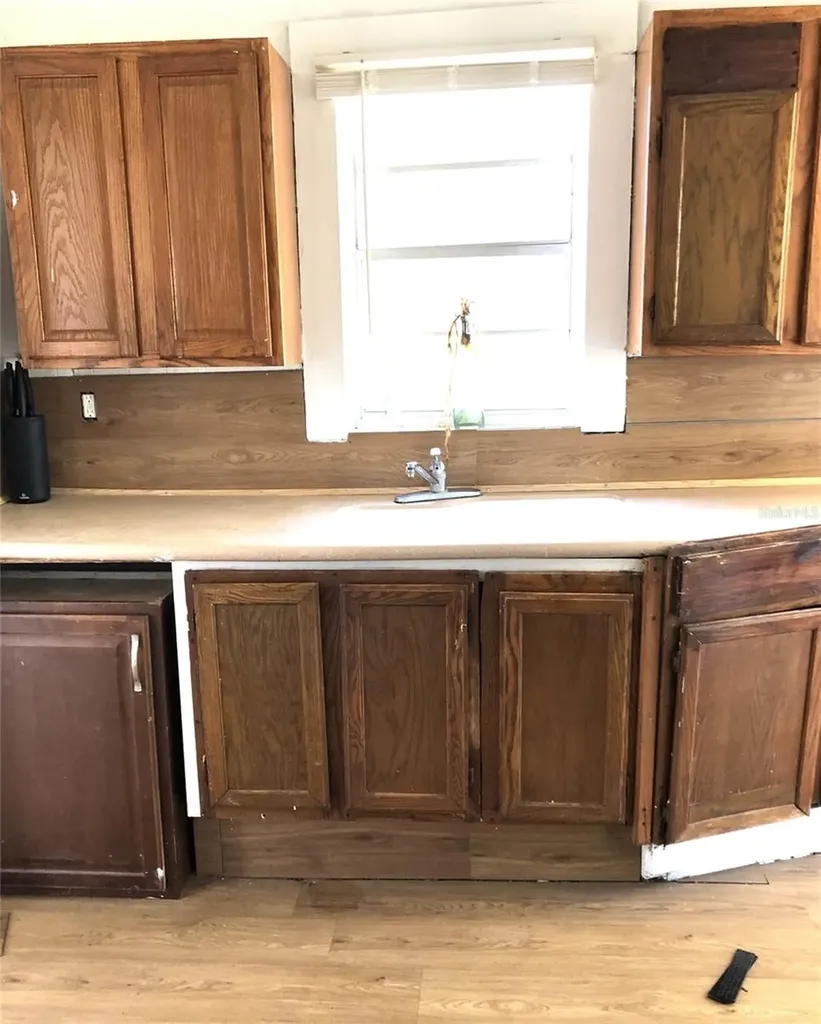 908 Vine Avenue Clearwater FL 33755
