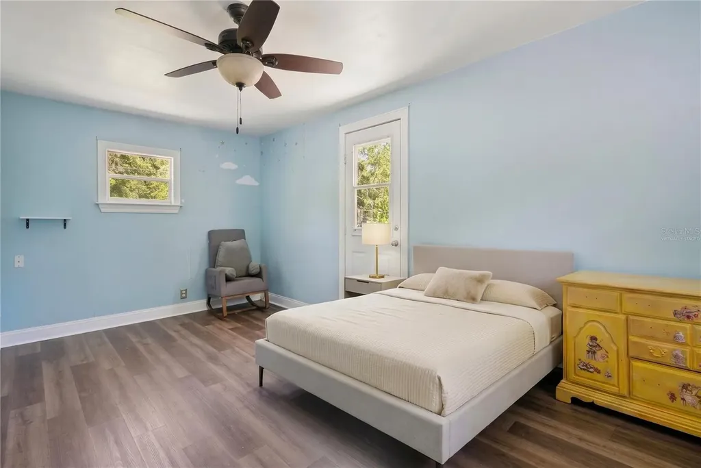1048 N Grandview Street Mount Dora FL 32757