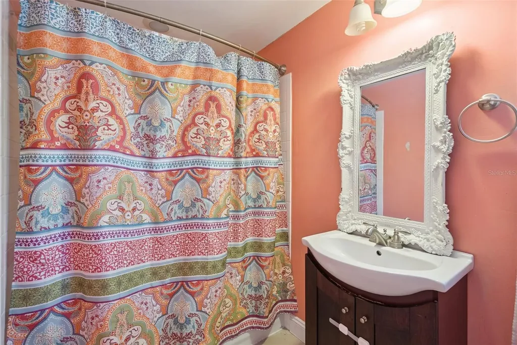 1048 N Grandview Street Mount Dora FL 32757