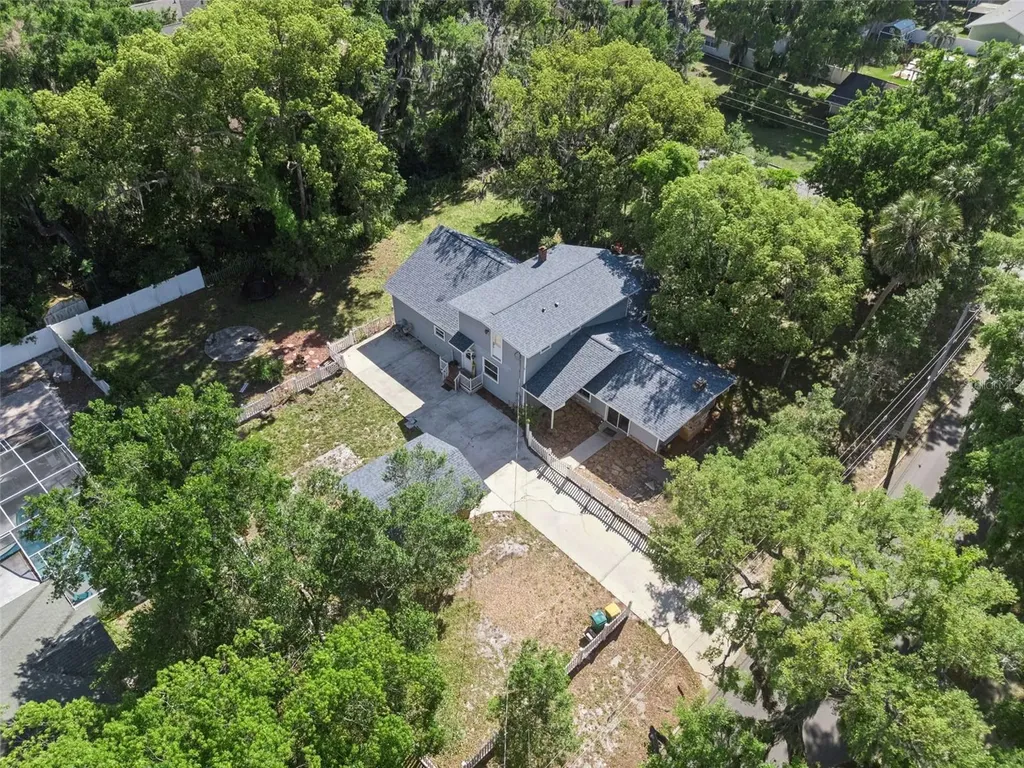 1048 N Grandview Street Mount Dora FL 32757