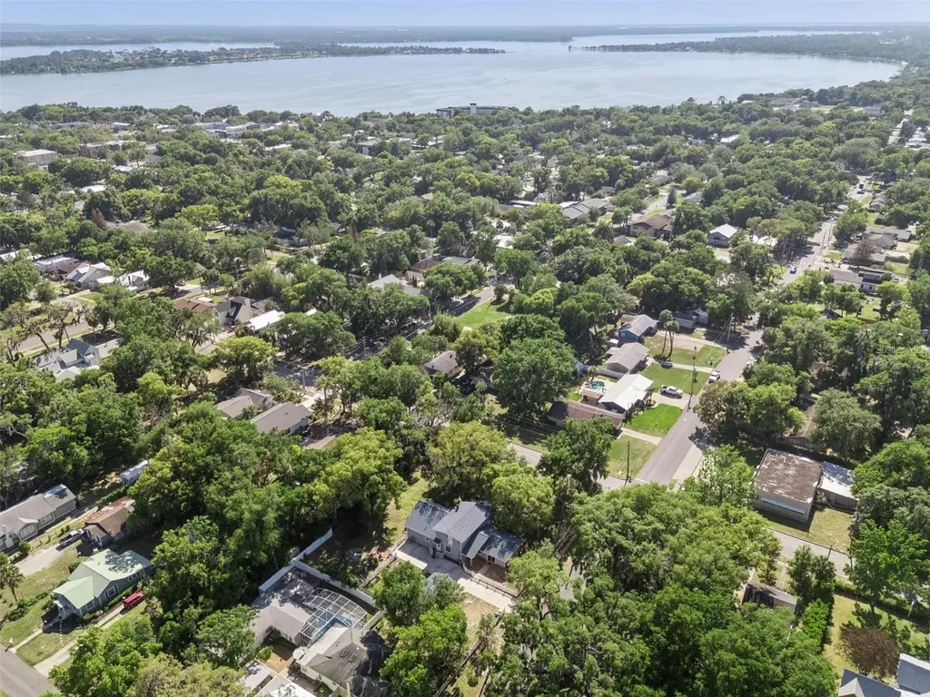 1048 N Grandview Street Mount Dora FL 32757