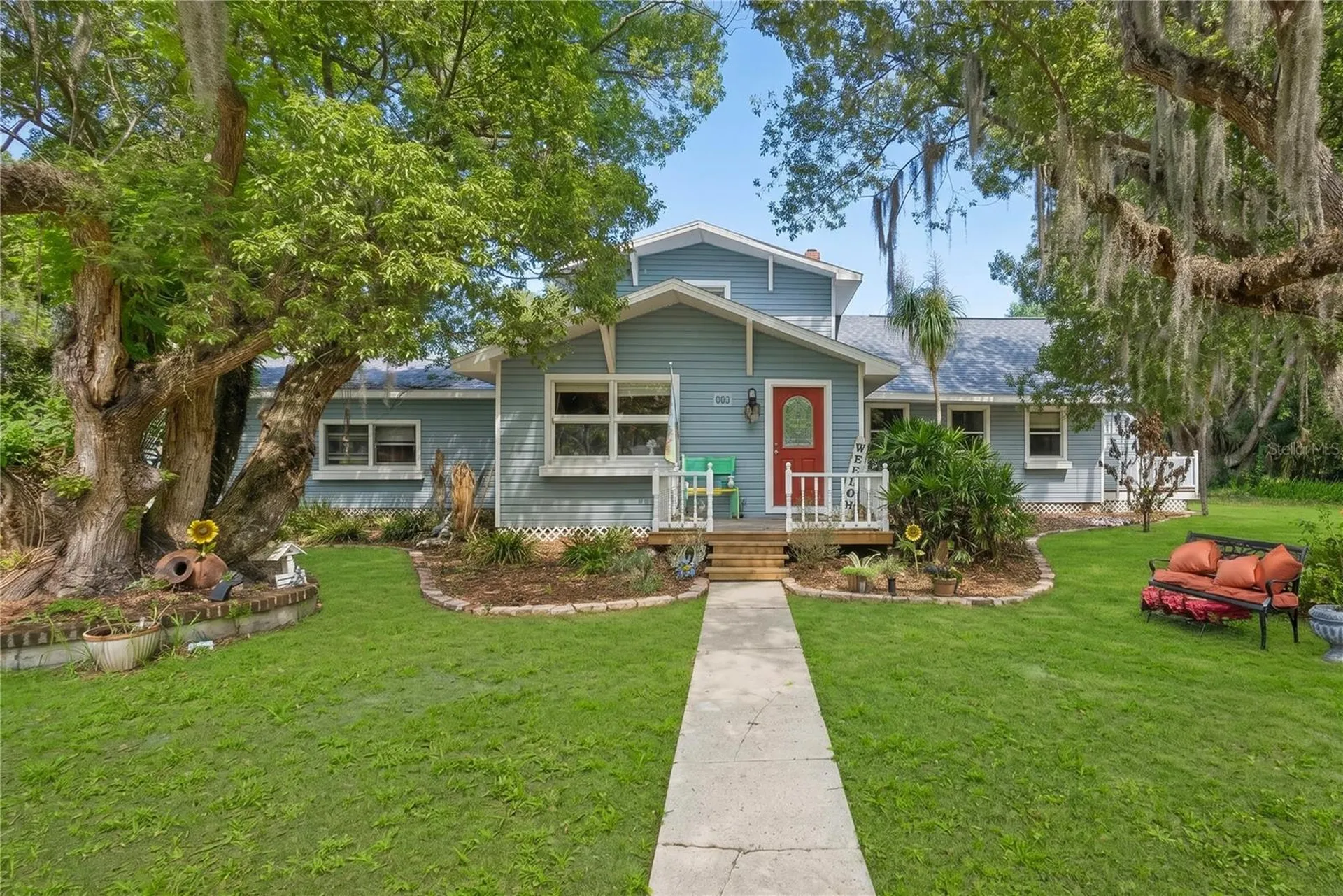 1048 N Grandview Street Mount Dora FL 32757