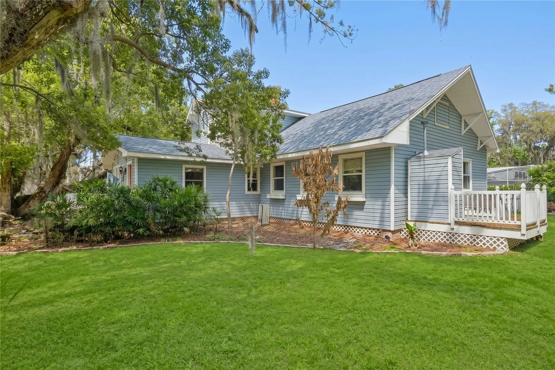 1048 N Grandview Street Mount Dora FL 32757