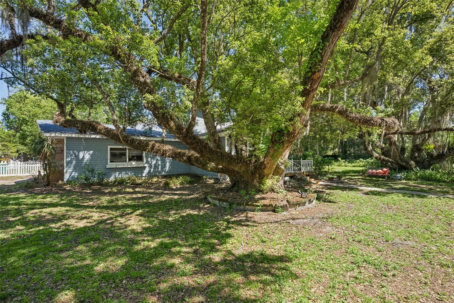 1048 N Grandview Street Mount Dora FL 32757