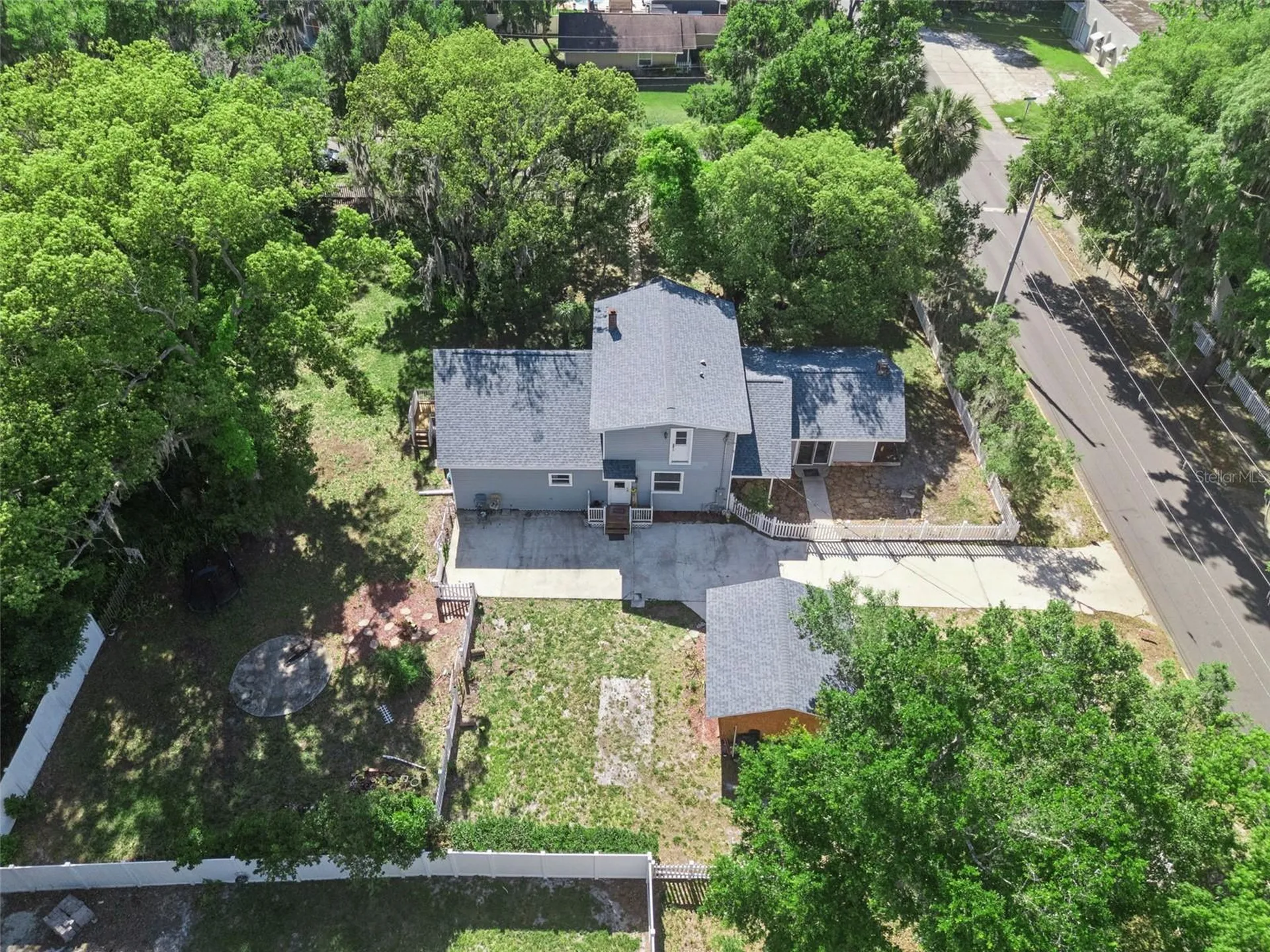 1048 N Grandview Street Mount Dora FL 32757