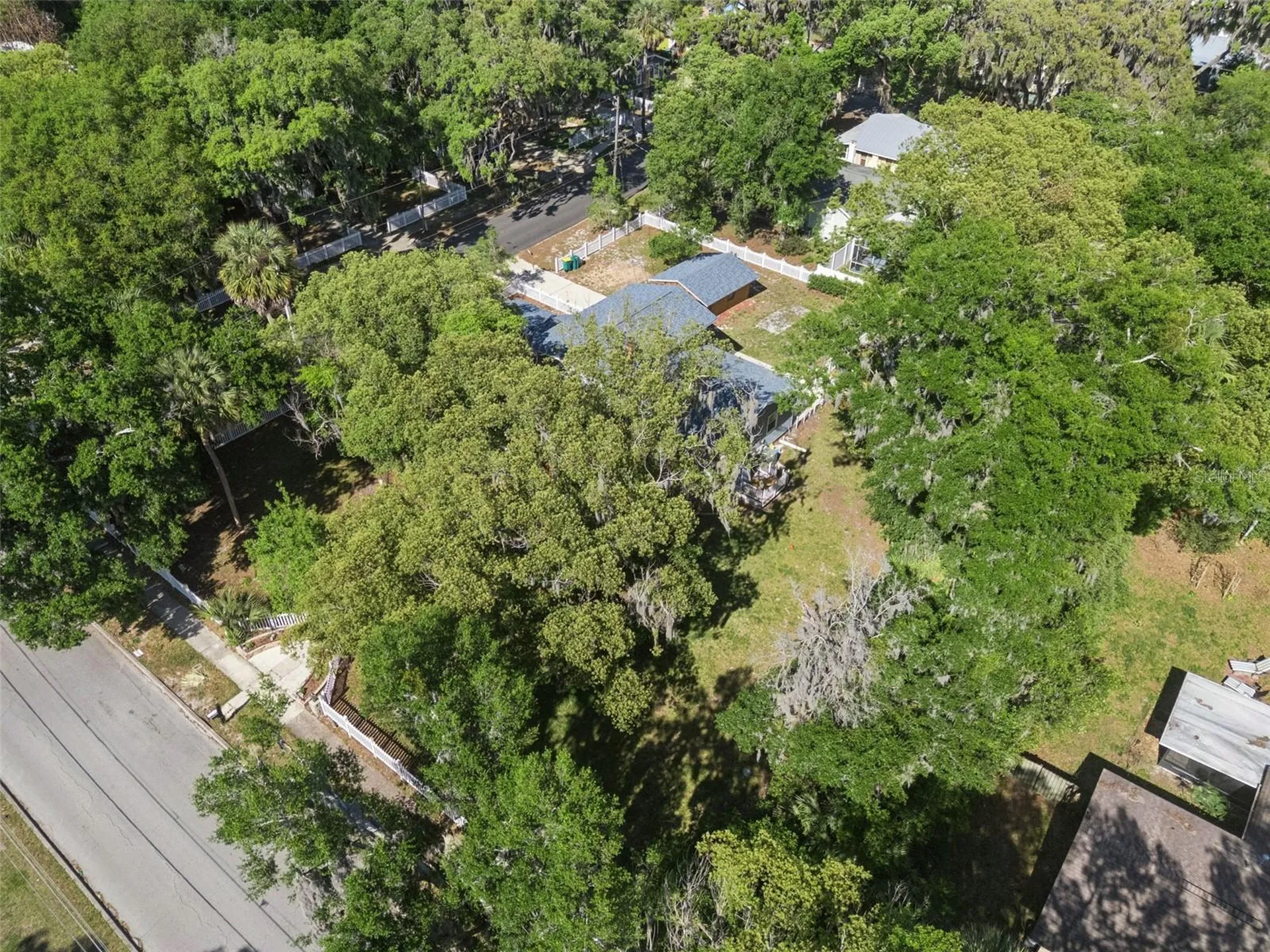 1048 N Grandview Street Mount Dora FL 32757