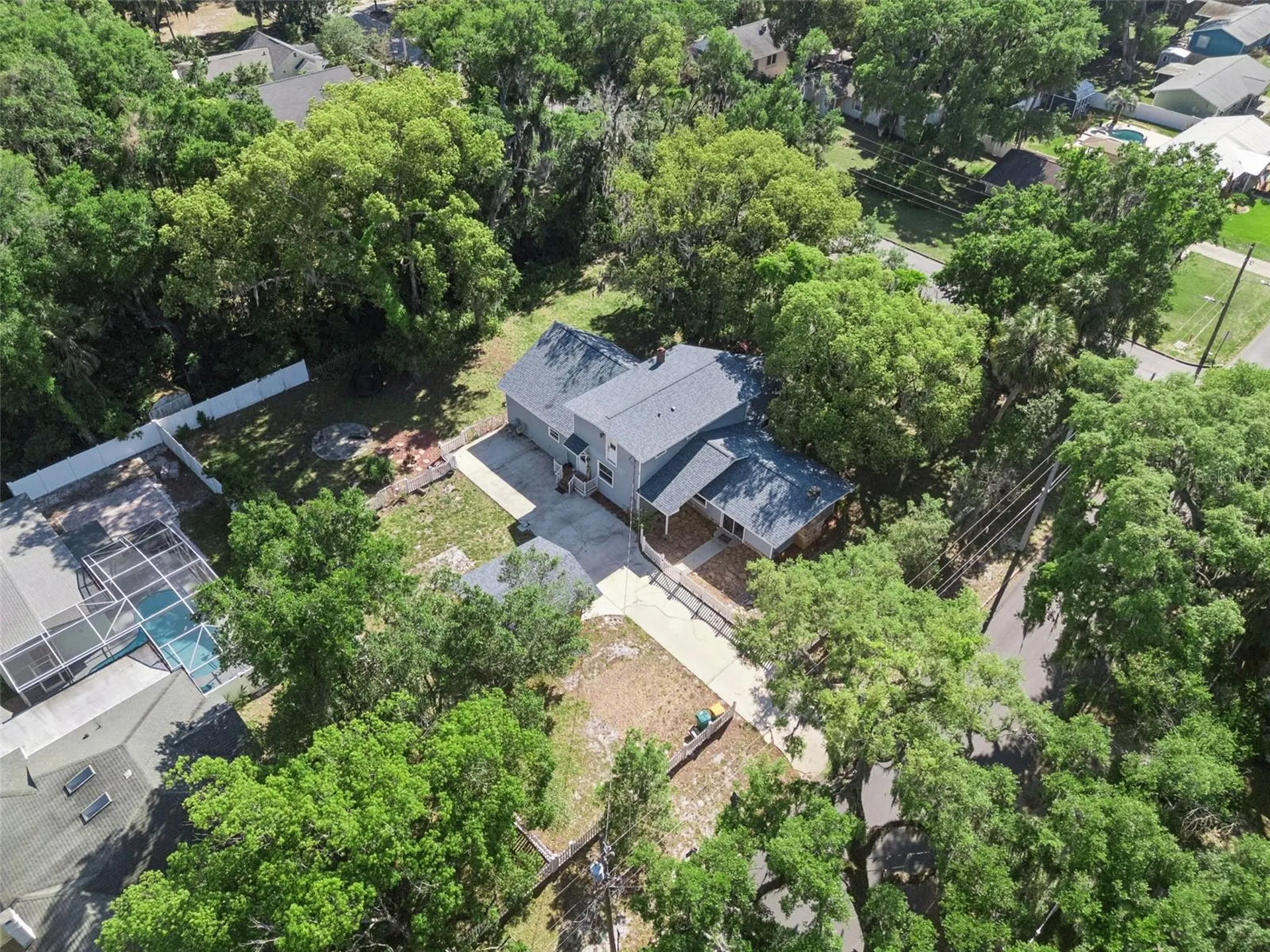 1048 N Grandview Street Mount Dora FL 32757
