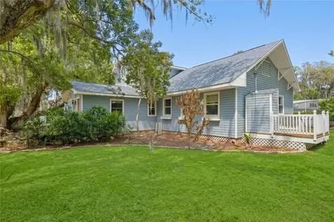 1048 N Grandview Street Mount Dora FL 32757