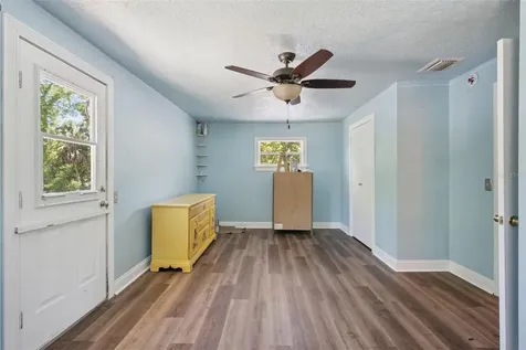 1048 N Grandview Street Mount Dora FL 32757