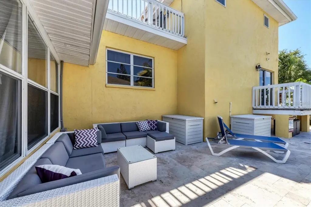 301 Avenida Madera Sarasota FL 34242
