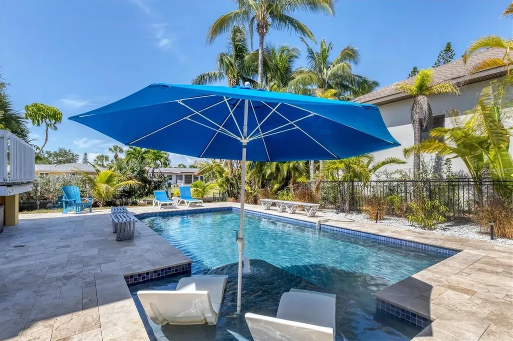 301 Avenida Madera Sarasota FL 34242