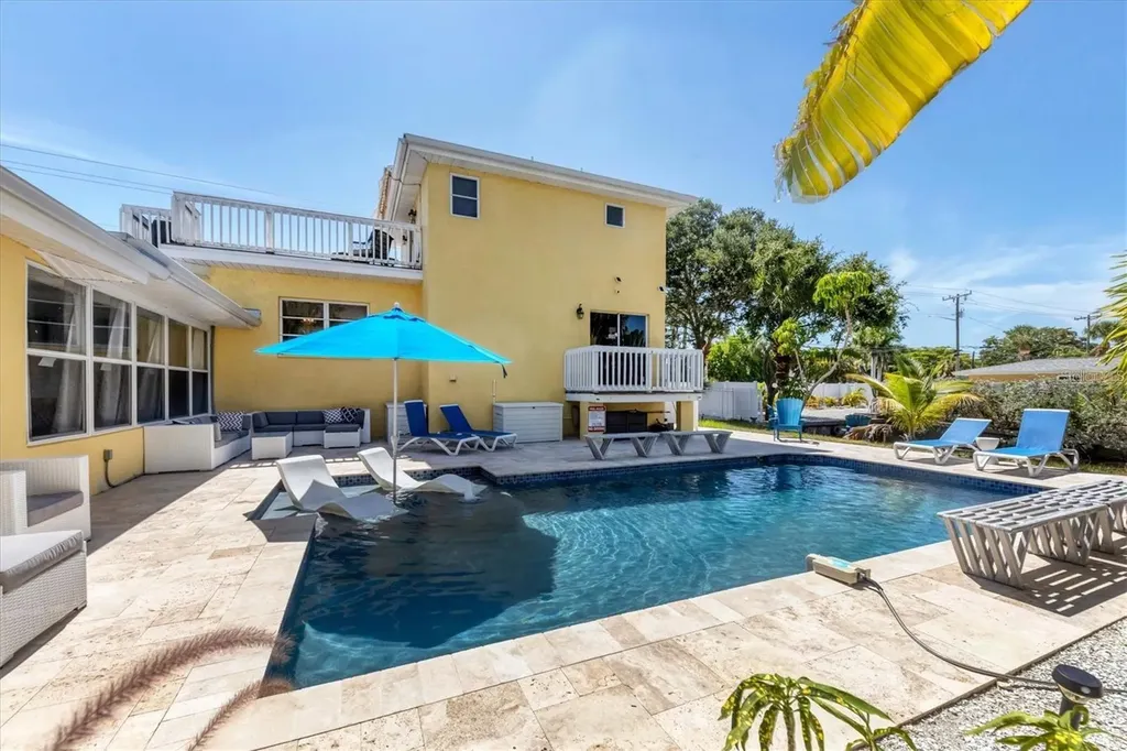 301 Avenida Madera Sarasota FL 34242