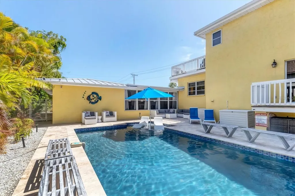 301 Avenida Madera Sarasota FL 34242