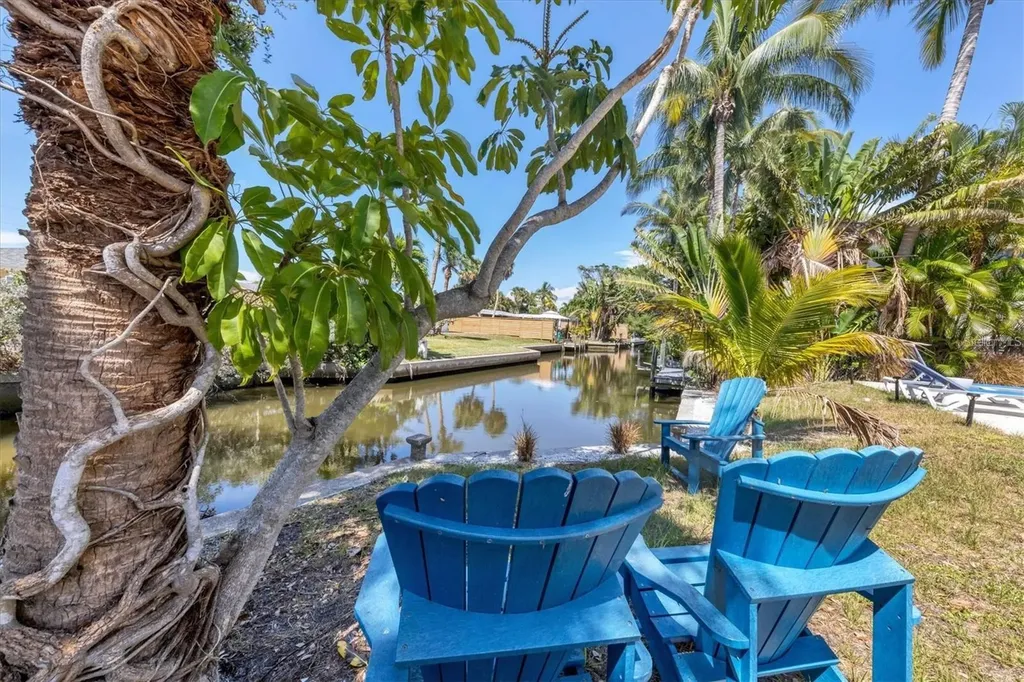 301 Avenida Madera Sarasota FL 34242