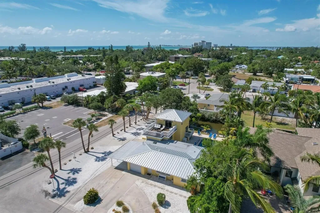 301 Avenida Madera Sarasota FL 34242