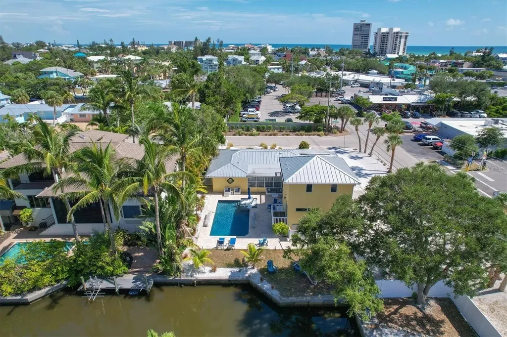 301 Avenida Madera Sarasota FL 34242
