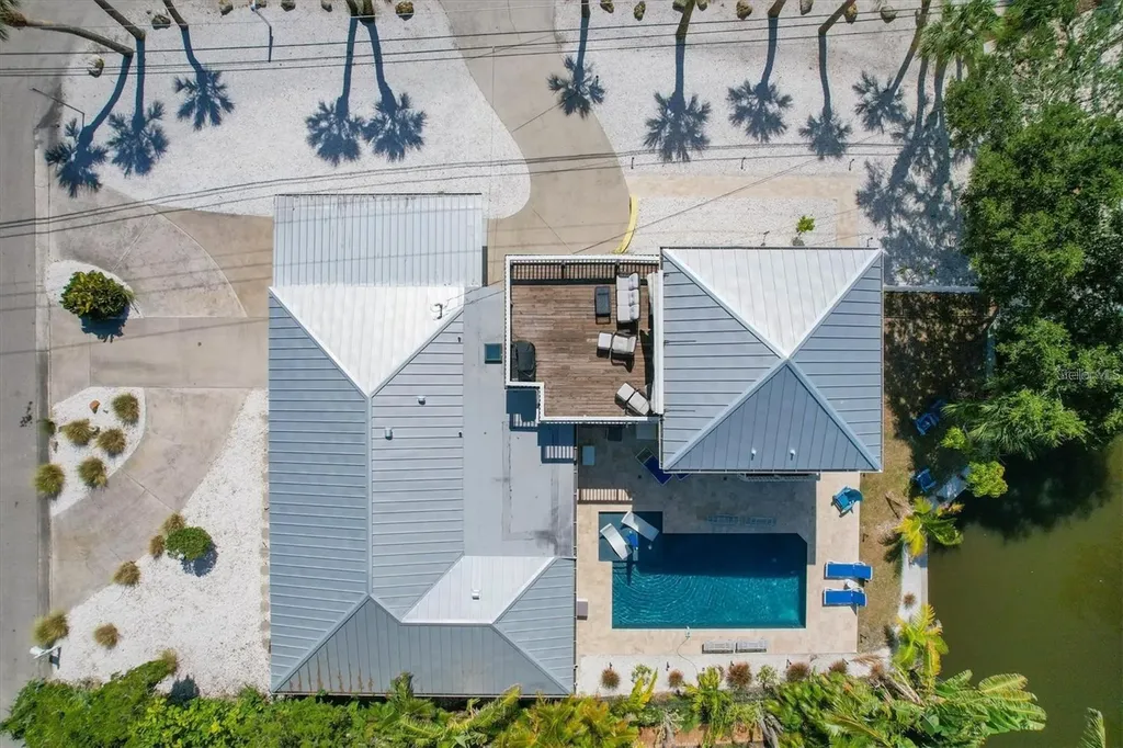 301 Avenida Madera Sarasota FL 34242