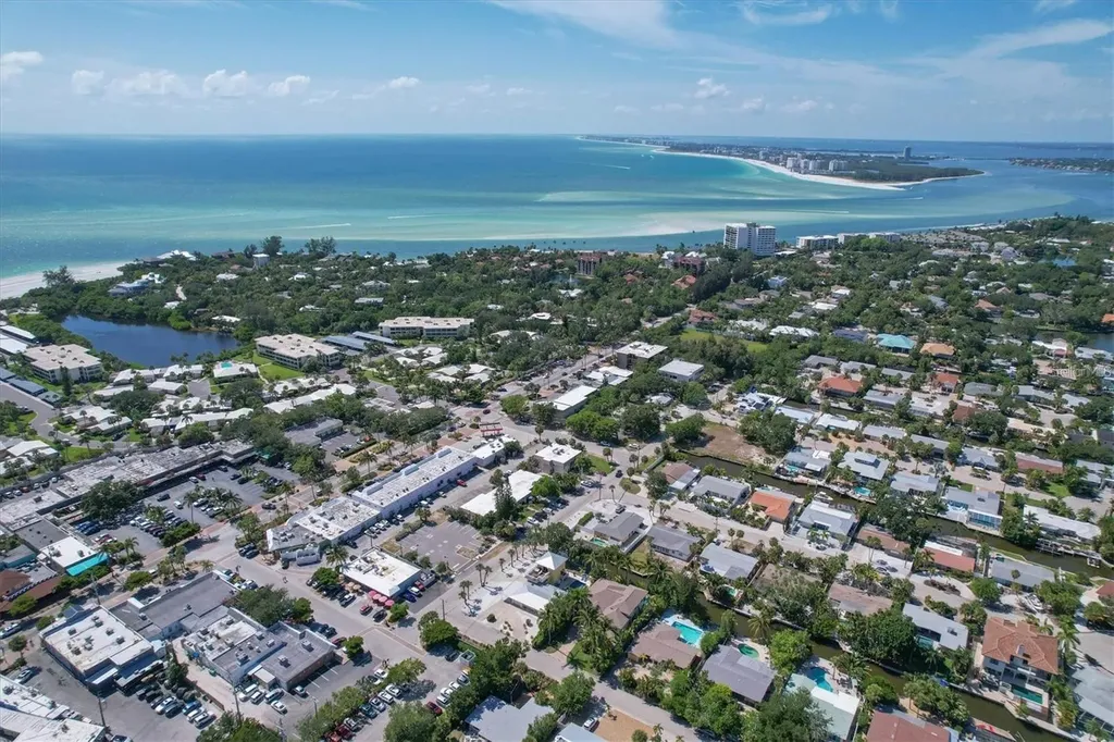 301 Avenida Madera Sarasota FL 34242