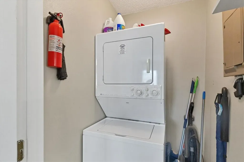 301 Avenida Madera Sarasota FL 34242