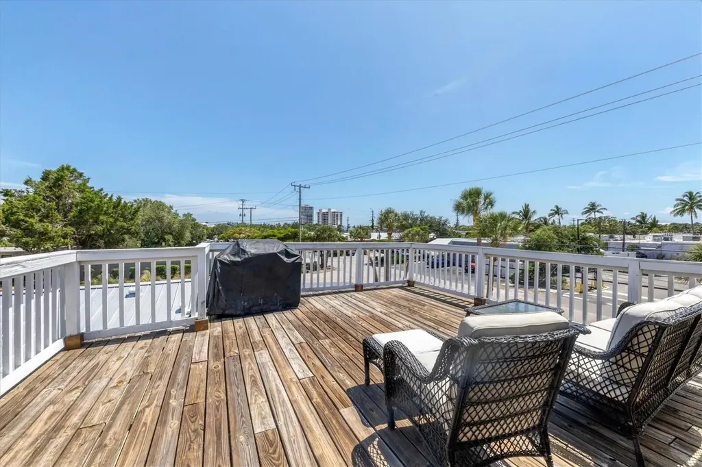 301 Avenida Madera Sarasota FL 34242