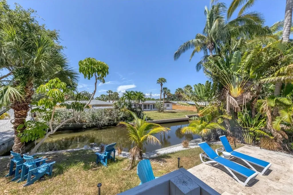301 Avenida Madera Sarasota FL 34242