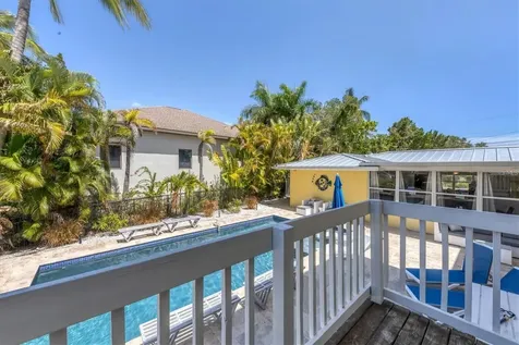 301 Avenida Madera Sarasota FL 34242