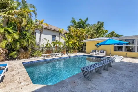 301 Avenida Madera Sarasota FL 34242