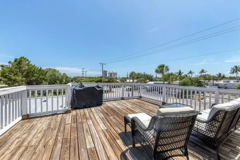 301 Avenida Madera Sarasota FL 34242