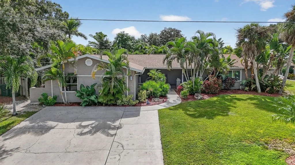 1884 Southpointe Drive Sarasota FL 34231