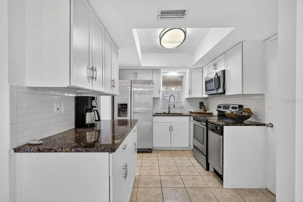 1884 Southpointe Drive Sarasota FL 34231