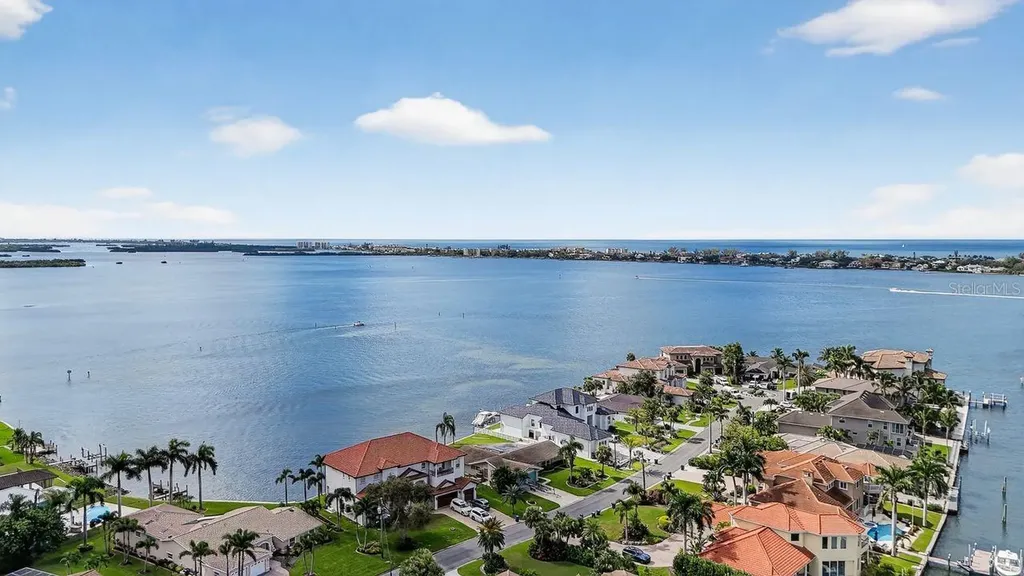 1884 Southpointe Drive Sarasota FL 34231