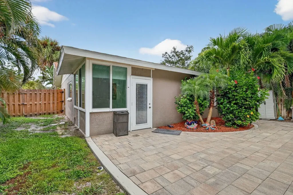 1884 Southpointe Drive Sarasota FL 34231