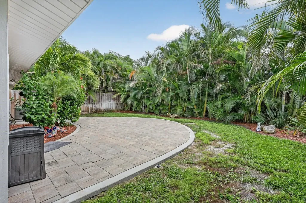 1884 Southpointe Drive Sarasota FL 34231
