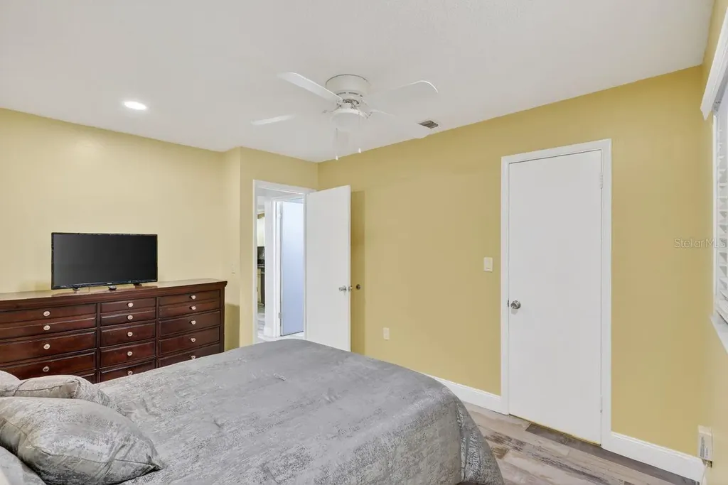 1884 Southpointe Drive Sarasota FL 34231