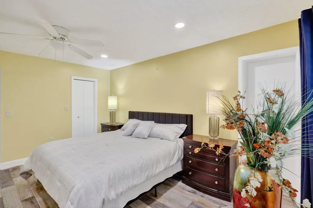 1884 Southpointe Drive Sarasota FL 34231