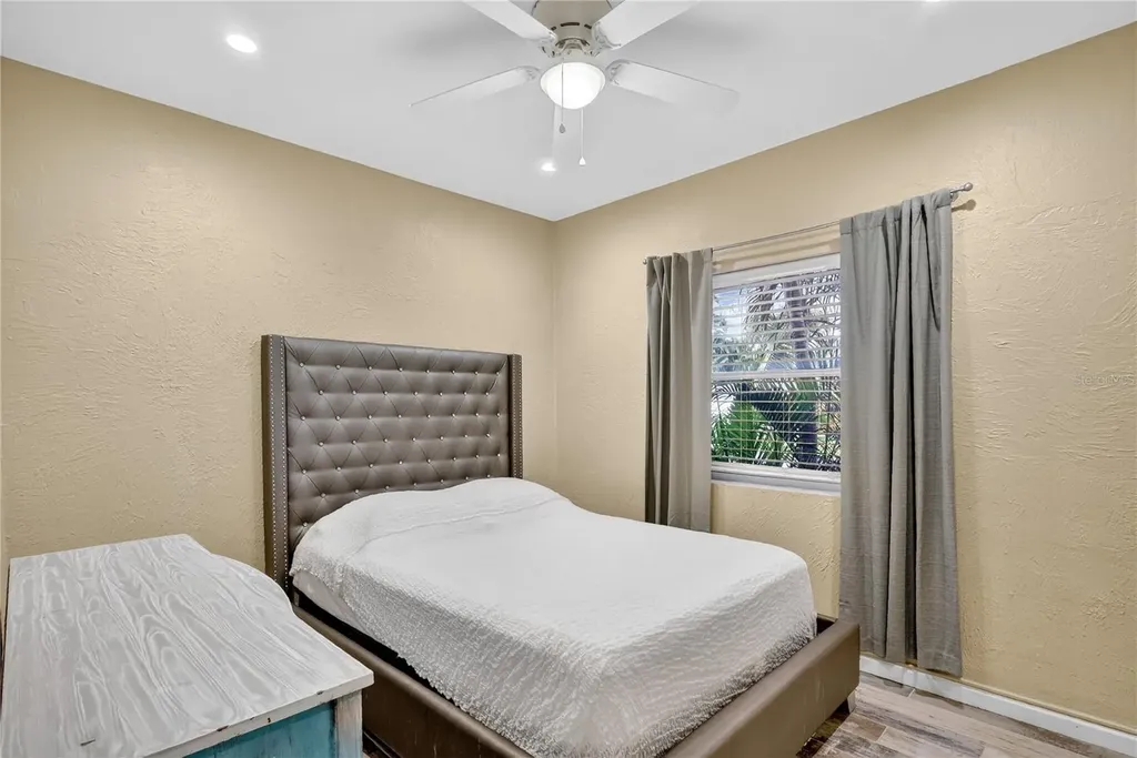 1884 Southpointe Drive Sarasota FL 34231