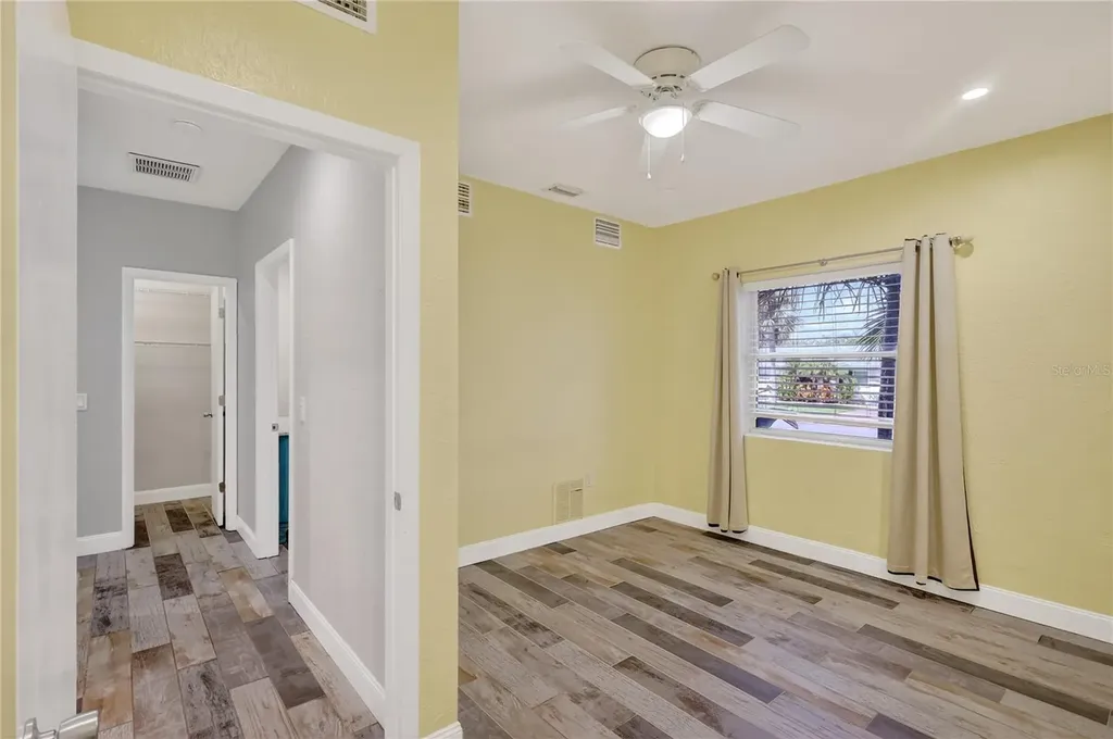 1884 Southpointe Drive Sarasota FL 34231