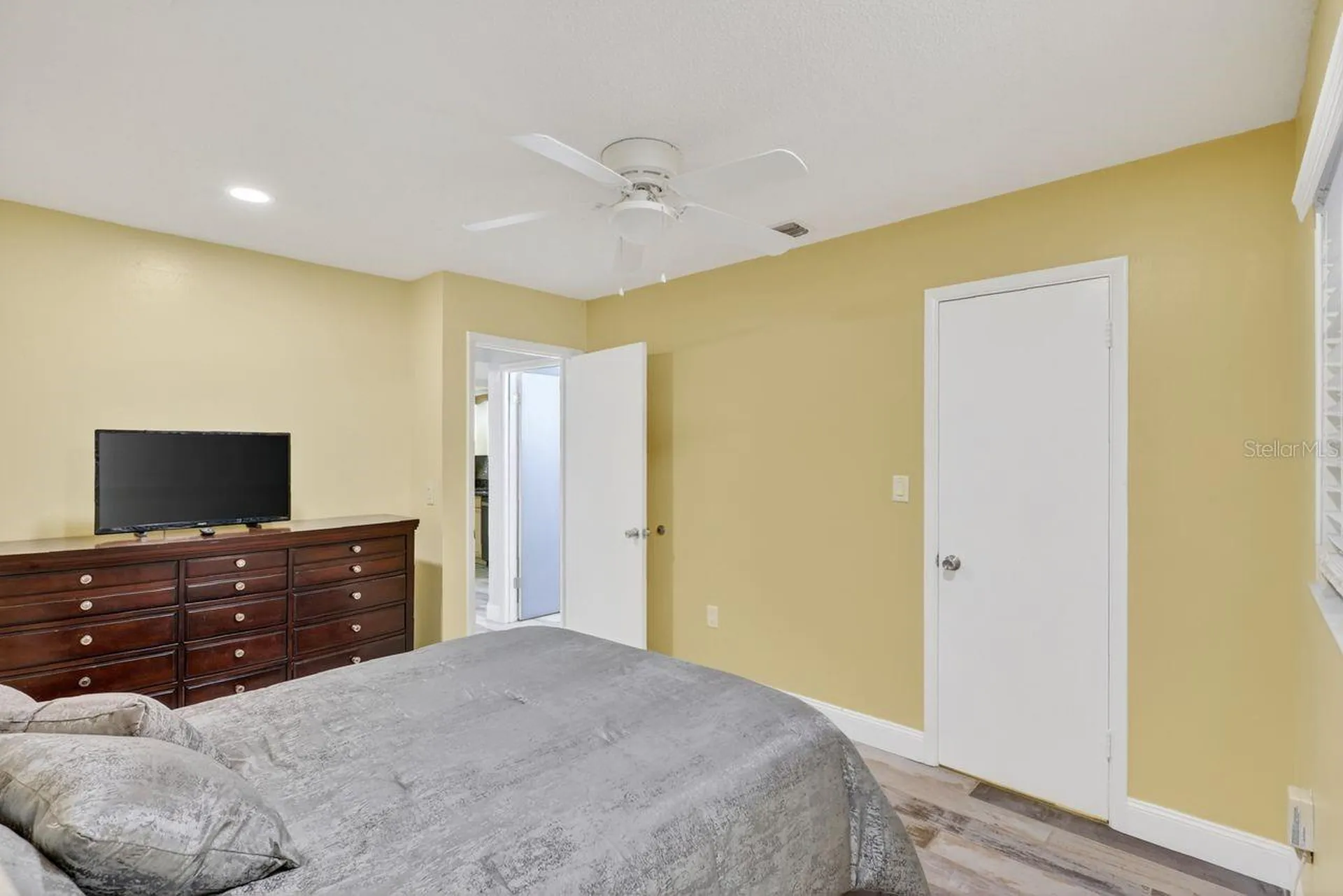 1884 Southpointe Drive Sarasota FL 34231