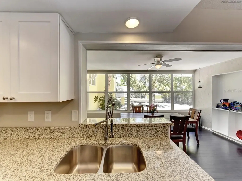 301 Avenida Madera Sarasota FL 34242
