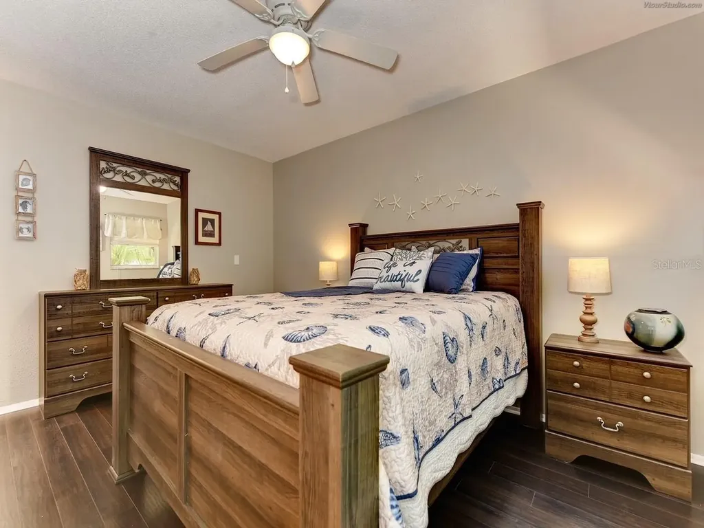 301 Avenida Madera Sarasota FL 34242