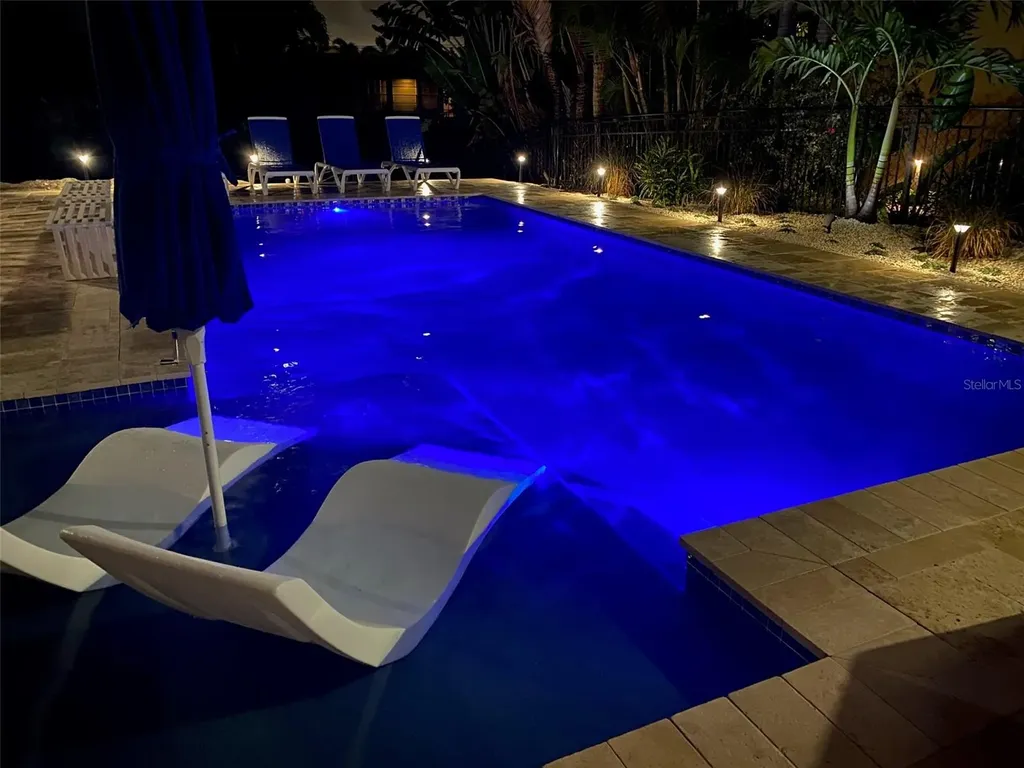 301 Avenida Madera Sarasota FL 34242