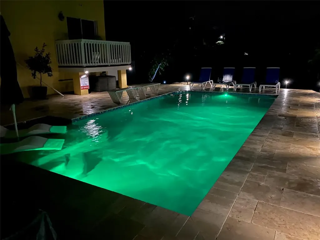 301 Avenida Madera Sarasota FL 34242
