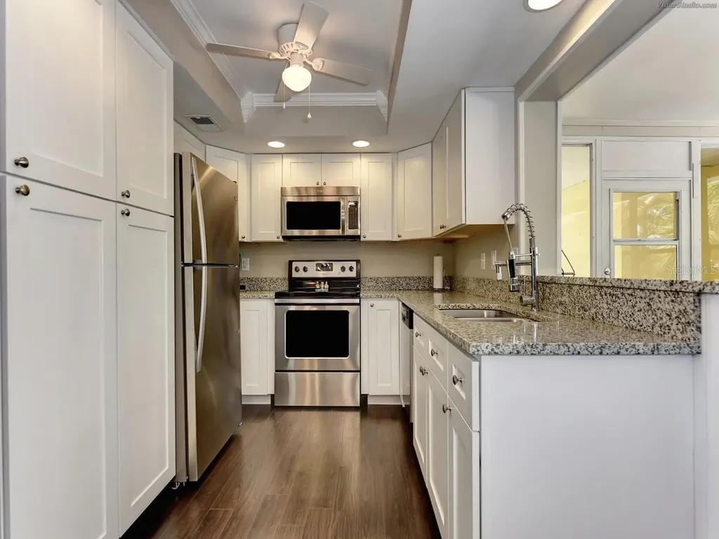 301 Avenida Madera Sarasota FL 34242