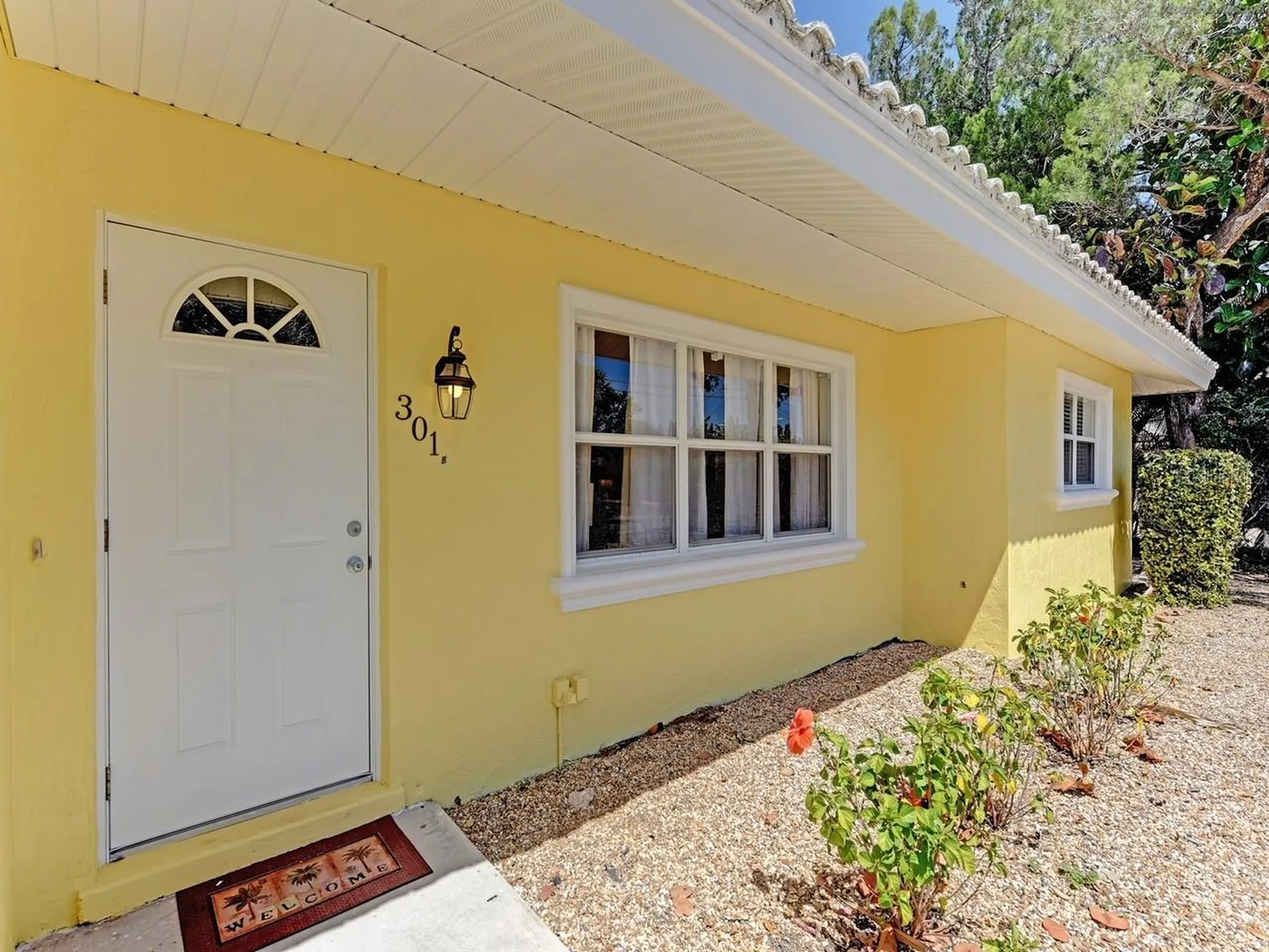 301 Avenida Madera Sarasota FL 34242