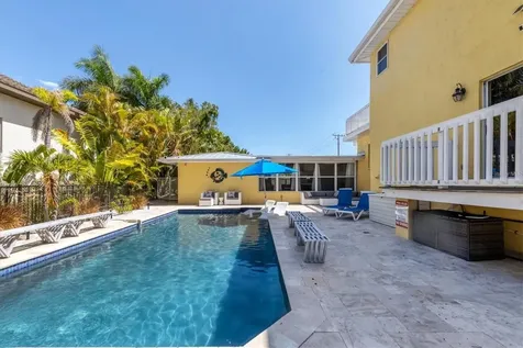 301 Avenida Madera Sarasota FL 34242