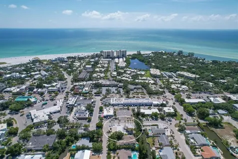 301 Avenida Madera Sarasota FL 34242