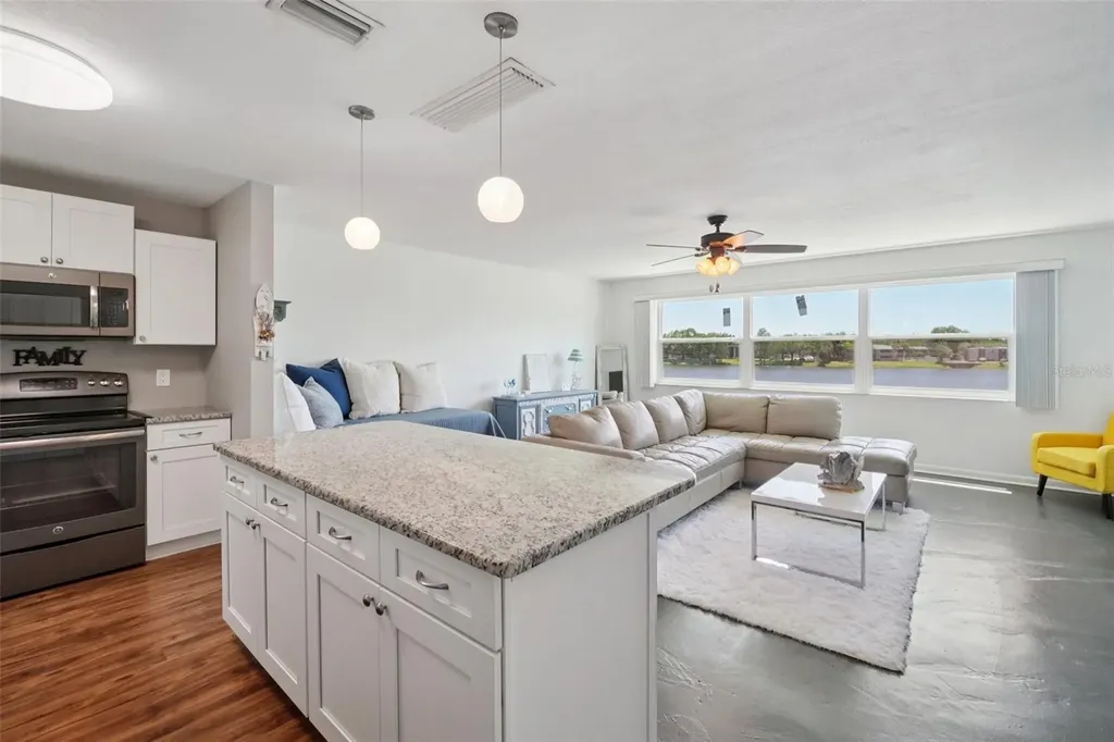 3850 13th Avenue N St Petersburg FL 33713