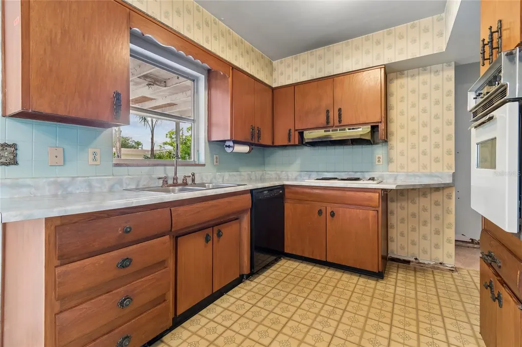 4703 S Renellie Drive Tampa FL 33611